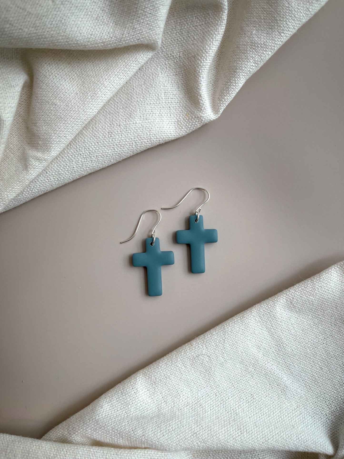 Dainty Cross image 0