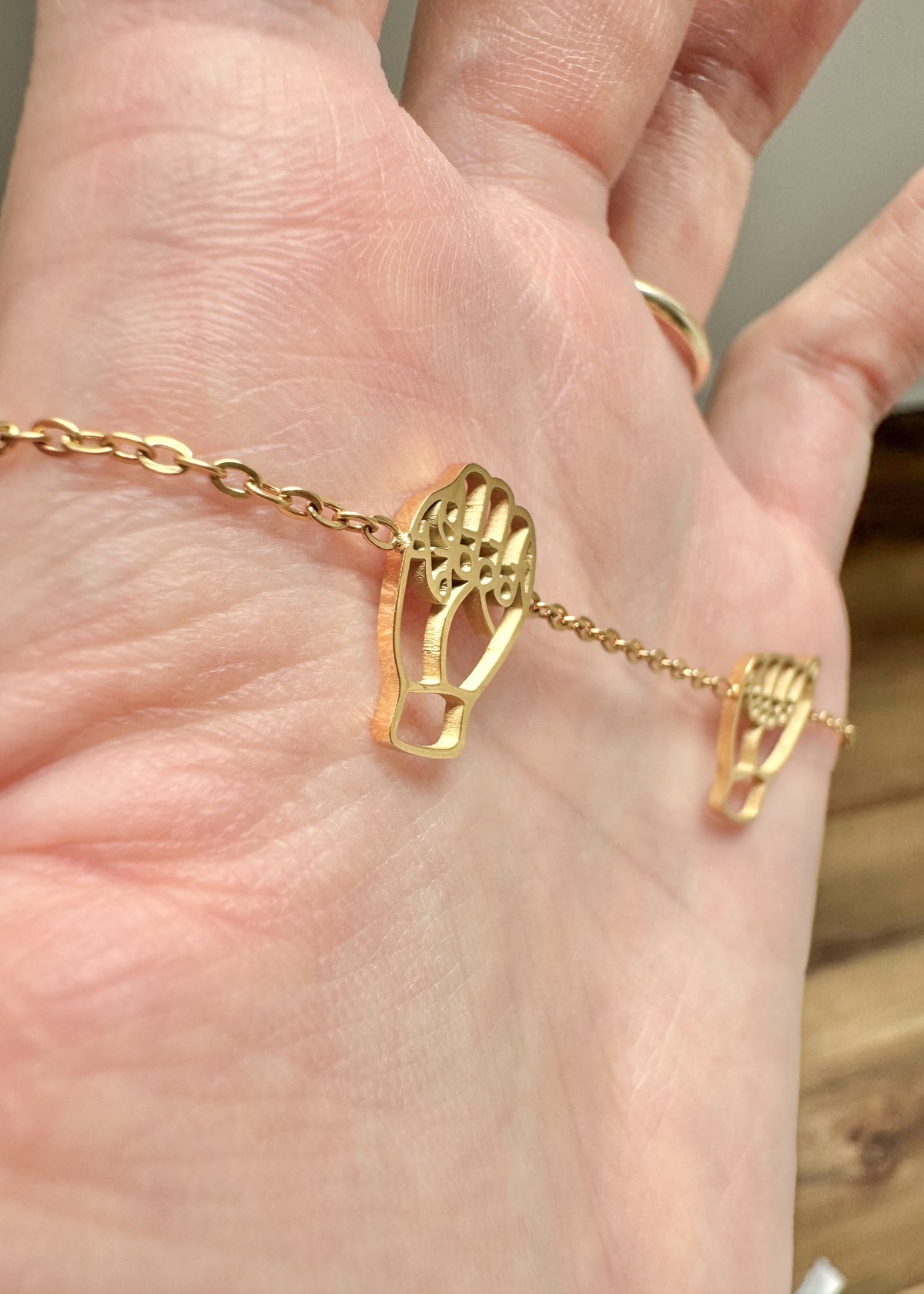 ASL Fingerspelled Mama Necklace