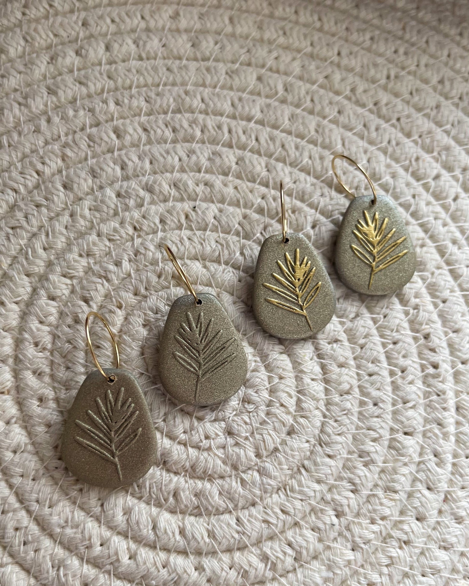 Dainty Palm Drops image 1